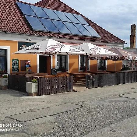 Jerabek Inn *